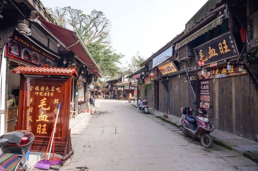 这届年轻人对黄金逐渐上头，老板娘：20年前来买金的都是中年人